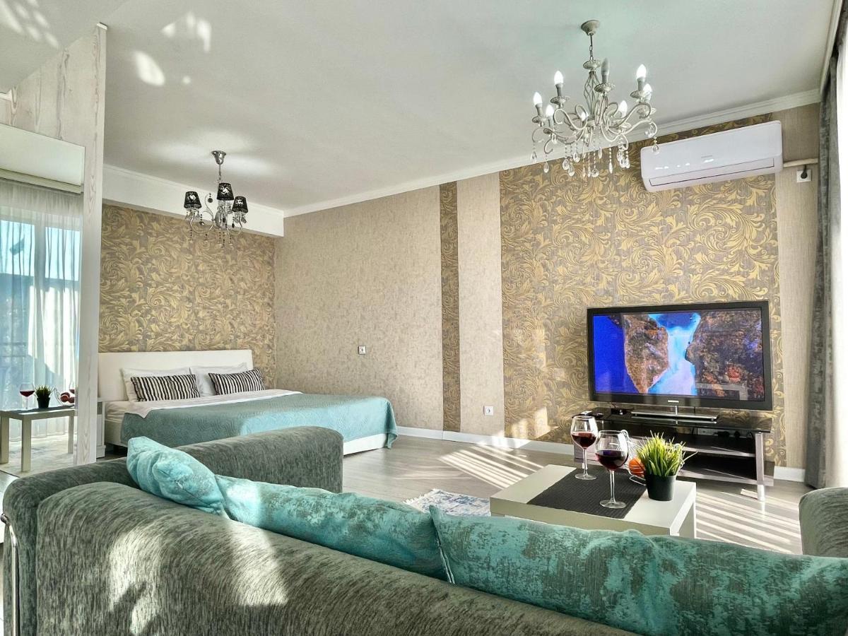 Apartment In The Heart Of The City อัลมาตี ภายนอก รูปภาพ