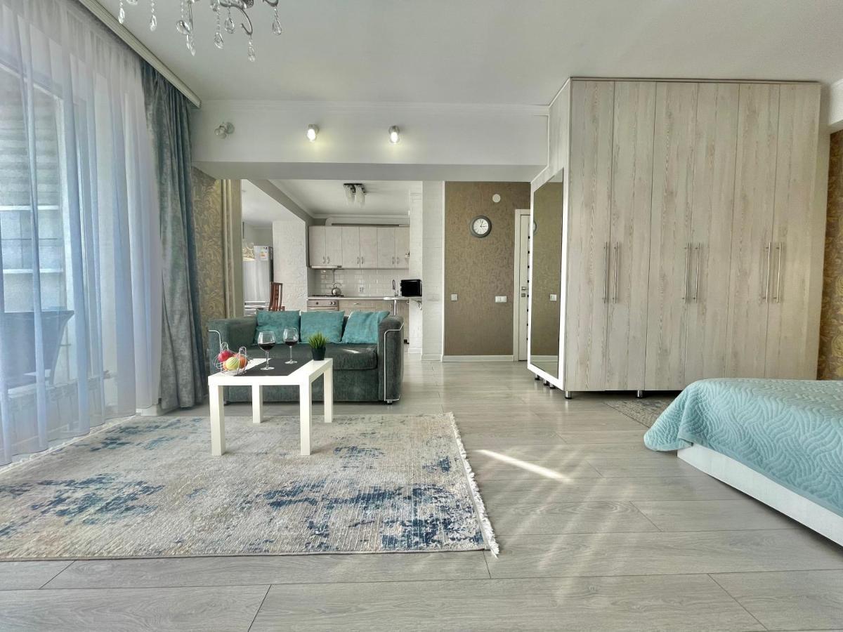 Apartment In The Heart Of The City อัลมาตี ภายนอก รูปภาพ