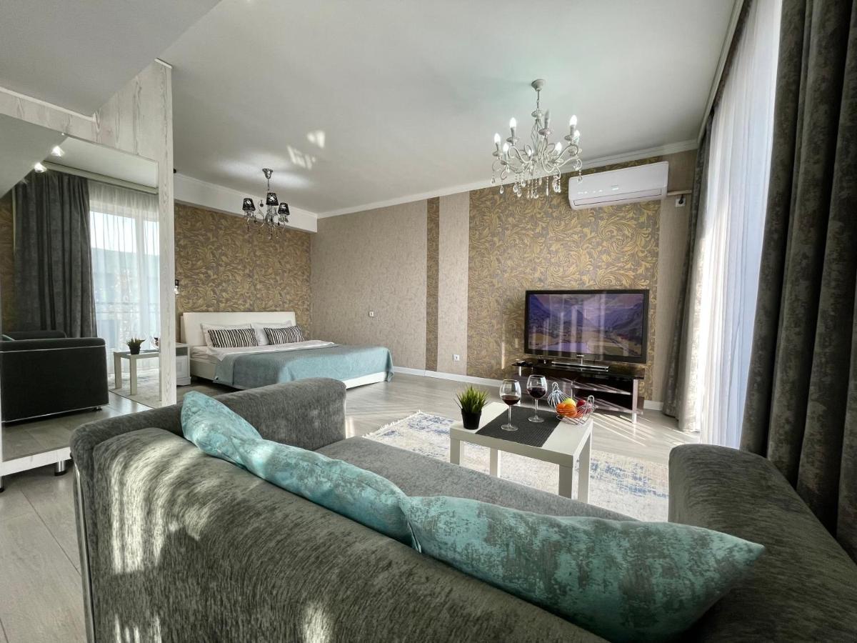 Apartment In The Heart Of The City อัลมาตี ภายนอก รูปภาพ